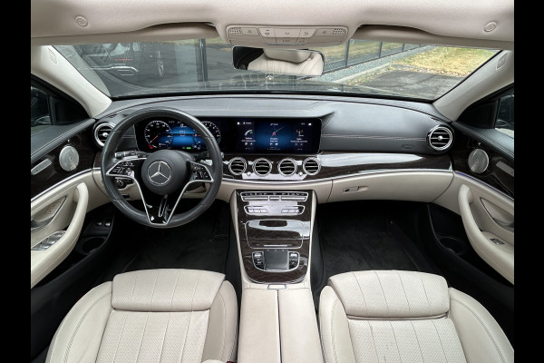 Mercedes-Benz E-Klasse 300e Exclusive Estate // Burmester // Schuifdak // Trekhaak // Distronic // Rij Assistentiepakket // MultiBeam LED // Augmented