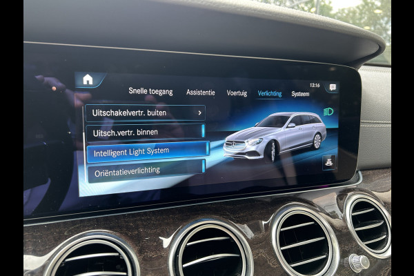 Mercedes-Benz E-Klasse 300e Exclusive Estate // Burmester // Schuifdak // Trekhaak // Distronic // Rij Assistentiepakket // MultiBeam LED // Augmented