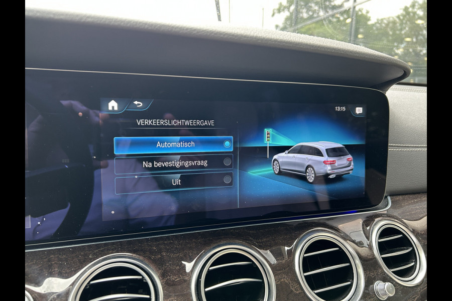 Mercedes-Benz E-Klasse 300e Exclusive Estate // Burmester // Schuifdak // Trekhaak // Distronic // Rij Assistentiepakket // MultiBeam LED // Augmented