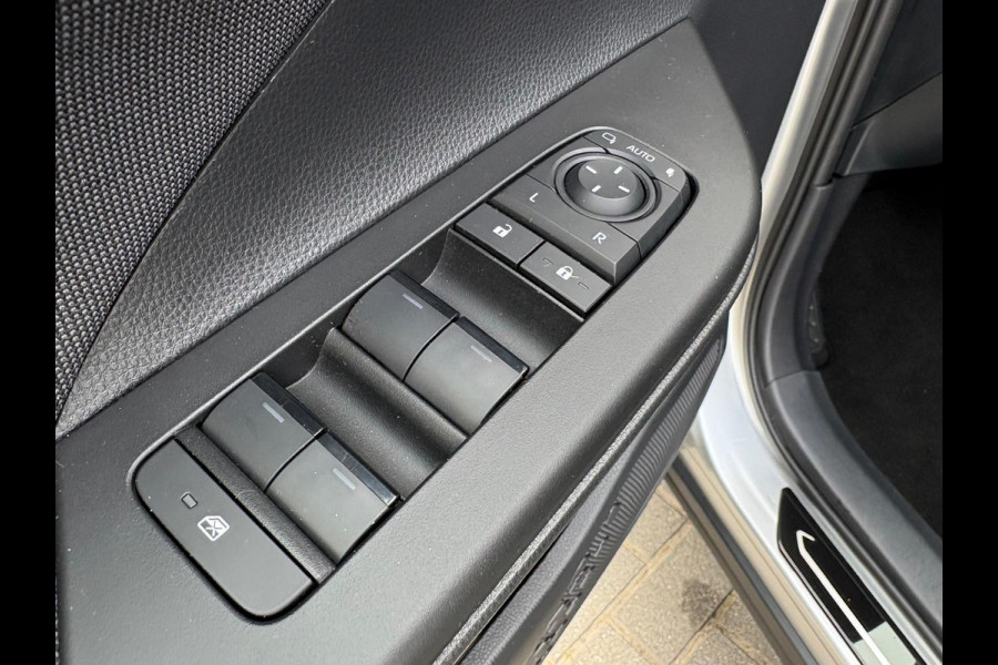 Toyota C-HR 1.8 Hybrid 140PK First Edition Bi-Tone/Winter-pack/Gr.-navigatie/Elektr.klep/Camera/Adapt.-cruise