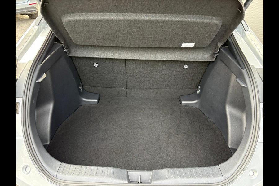 Toyota C-HR 1.8 Hybrid 140PK First Edition Bi-Tone/Winter-pack/Gr.-navigatie/Elektr.klep/Camera/Adapt.-cruise