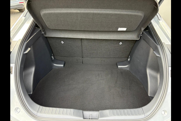 Toyota C-HR 1.8 Hybrid 140PK First Edition Bi-Tone/Winter-pack/Gr.-navigatie/Elektr.klep/Camera/Adapt.-cruise