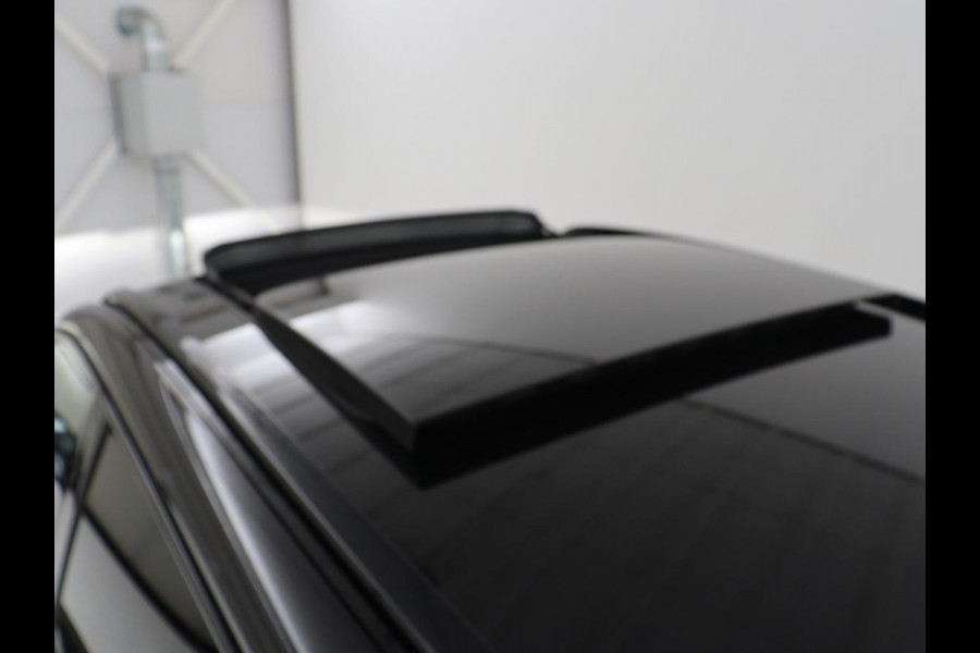 Škoda Enyaq iV 80 Business Edition | SOH 93,6% | Panoramadak | Leder/alcantara | Memory | Stuur/stoel verwarming | Adaptive cruise | Carplay | Sfeerverlichting | Camera | Park assist | Trekhaak