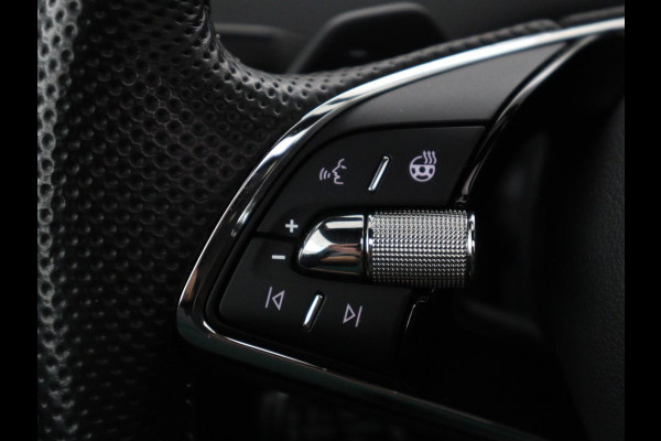 Škoda Enyaq iV 80 Business Edition | SOH 93,6% | Panoramadak | Leder/alcantara | Memory | Stuur/stoel verwarming | Adaptive cruise | Carplay | Sfeerverlichting | Camera | Park assist | Trekhaak