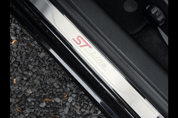 Ford Focus 1.0 EcoBoost ST Line Business 2e Eigenaar l Navi l Clima l Cruise l 125pk l Keyless l Pdc V+A l 18 '' Lmv  l N.A.P l Apk tot 02-2028