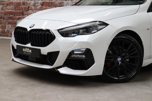 BMW 2 Serie Gran Coupé 218i High Executive M Sport Pakket Automaat / Live Cockpit Professional / Panoramadak / Parkeerhulpsysteem / Stoelverwarming / DAB / Extra Getint Glas / 19 Inch / Shadow Line / Climate Control / Bluetooth / Lichtpakket / Cruise Control