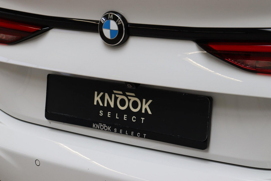 BMW 2 Serie Gran Coupé 218i High Executive M Sport Pakket Automaat / Live Cockpit Professional / Panoramadak / Parkeerhulpsysteem / Stoelverwarming / DAB / Extra Getint Glas / 19 Inch / Shadow Line / Climate Control / Bluetooth / Lichtpakket / Cruise Control