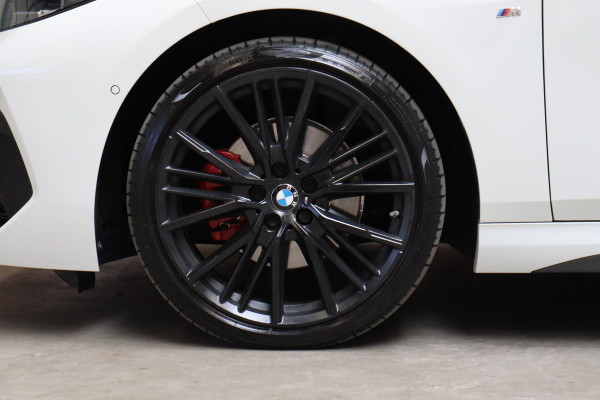 BMW 2 Serie Gran Coupé 218i High Executive M Sport Pakket Automaat / Live Cockpit Professional / Panoramadak / Parkeerhulpsysteem / Stoelverwarming / DAB / Extra Getint Glas / 19 Inch / Shadow Line / Climate Control / Bluetooth / Lichtpakket / Cruise Control