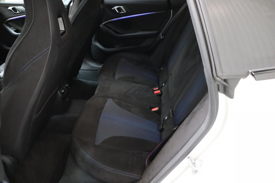 BMW 2 Serie Gran Coupé 218i High Executive M Sport Pakket Automaat / Live Cockpit Professional / Panoramadak / Parkeerhulpsysteem / Stoelverwarming / DAB / Extra Getint Glas / 19 Inch / Shadow Line / Climate Control / Bluetooth / Lichtpakket / Cruise Control
