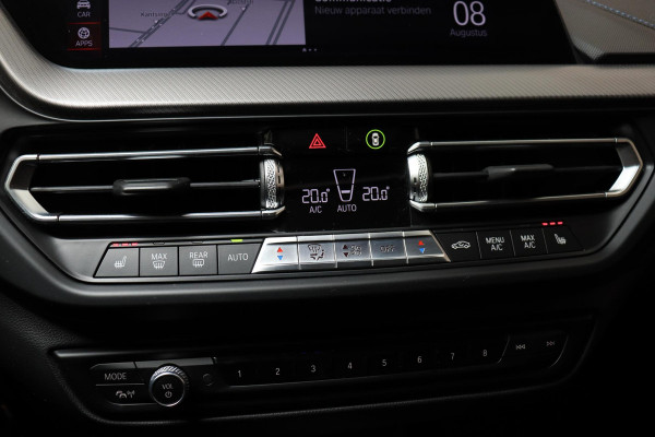 BMW 2 Serie Gran Coupé 218i High Executive M Sport Pakket Automaat / Live Cockpit Professional / Panoramadak / Parkeerhulpsysteem / Stoelverwarming / DAB / Extra Getint Glas / 19 Inch / Shadow Line / Climate Control / Bluetooth / Lichtpakket / Cruise Control