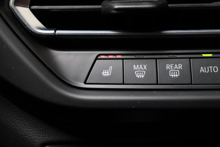 BMW 2 Serie Gran Coupé 218i High Executive M Sport Pakket Automaat / Live Cockpit Professional / Panoramadak / Parkeerhulpsysteem / Stoelverwarming / DAB / Extra Getint Glas / 19 Inch / Shadow Line / Climate Control / Bluetooth / Lichtpakket / Cruise Control