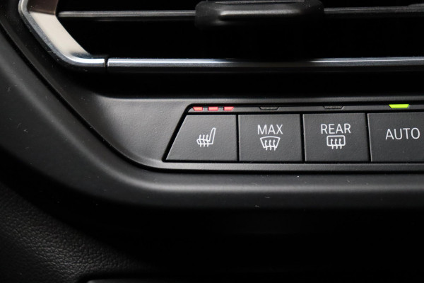 BMW 2 Serie Gran Coupé 218i High Executive M Sport Pakket Automaat / Live Cockpit Professional / Panoramadak / Parkeerhulpsysteem / Stoelverwarming / DAB / Extra Getint Glas / 19 Inch / Shadow Line / Climate Control / Bluetooth / Lichtpakket / Cruise Control