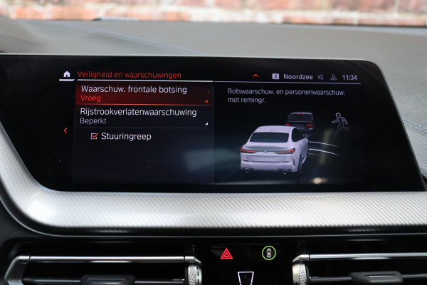 BMW 2 Serie Gran Coupé 218i High Executive M Sport Pakket Automaat / Live Cockpit Professional / Panoramadak / Parkeerhulpsysteem / Stoelverwarming / DAB / Extra Getint Glas / 19 Inch / Shadow Line / Climate Control / Bluetooth / Lichtpakket / Cruise Control