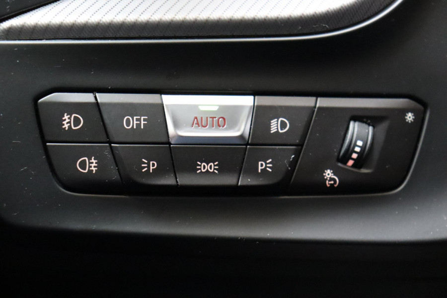 BMW 2 Serie Gran Coupé 218i High Executive M Sport Pakket Automaat / Live Cockpit Professional / Panoramadak / Parkeerhulpsysteem / Stoelverwarming / DAB / Extra Getint Glas / 19 Inch / Shadow Line / Climate Control / Bluetooth / Lichtpakket / Cruise Control