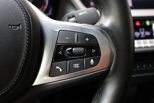 BMW 2 Serie Gran Coupé 218i High Executive M Sport Pakket Automaat / Live Cockpit Professional / Panoramadak / Parkeerhulpsysteem / Stoelverwarming / DAB / Extra Getint Glas / 19 Inch / Shadow Line / Climate Control / Bluetooth / Lichtpakket / Cruise Control