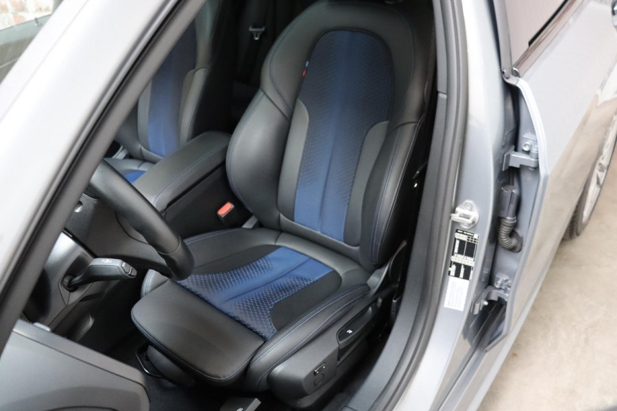 BMW 1-serie 118i M Sport Pakkt Automaat / Live Cockpit Professional / Panoramadak / Sportstoelen / Active Guard Plus / Achteruitrijcamera / Parkeersensoren voor + achter / Climate Control / Bluetooth / Extra Getint Glas / Cruise Control / DAB