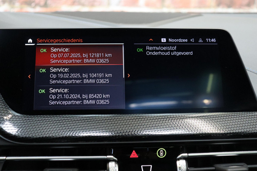 BMW 1-serie 118i M Sport Pakkt Automaat / Live Cockpit Professional / Panoramadak / Sportstoelen / Active Guard Plus / Achteruitrijcamera / Parkeersensoren voor + achter / Climate Control / Bluetooth / Extra Getint Glas / Cruise Control / DAB