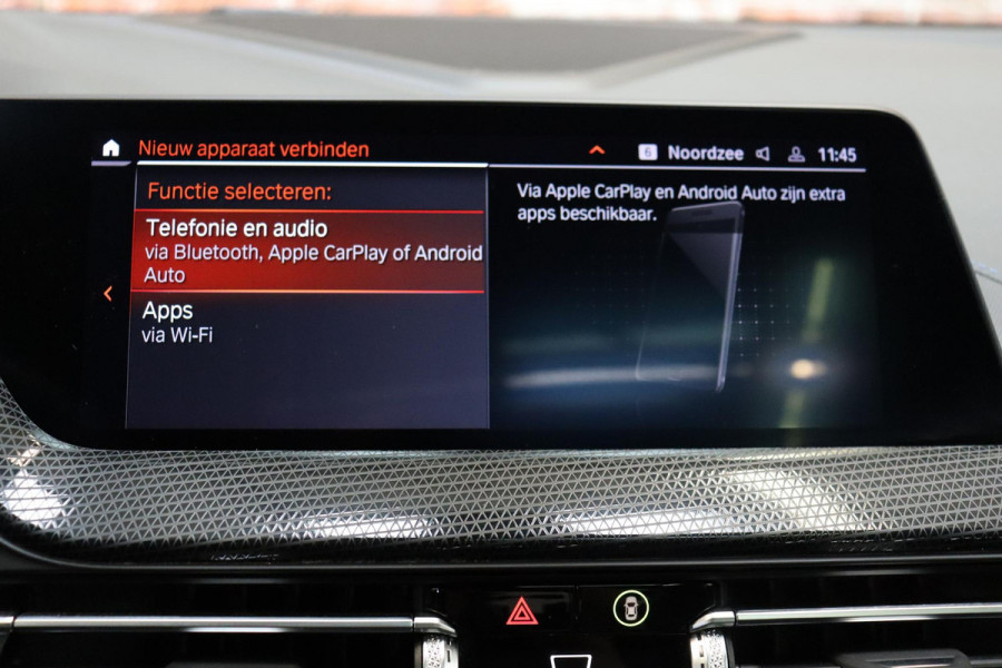 BMW 1-serie 118i M Sport Pakkt Automaat / Live Cockpit Professional / Panoramadak / Sportstoelen / Active Guard Plus / Achteruitrijcamera / Parkeersensoren voor + achter / Climate Control / Bluetooth / Extra Getint Glas / Cruise Control / DAB