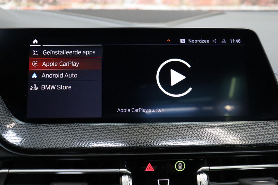 BMW 1-serie 118i M Sport Pakkt Automaat / Live Cockpit Professional / Panoramadak / Sportstoelen / Active Guard Plus / Achteruitrijcamera / Parkeersensoren voor + achter / Climate Control / Bluetooth / Extra Getint Glas / Cruise Control / DAB