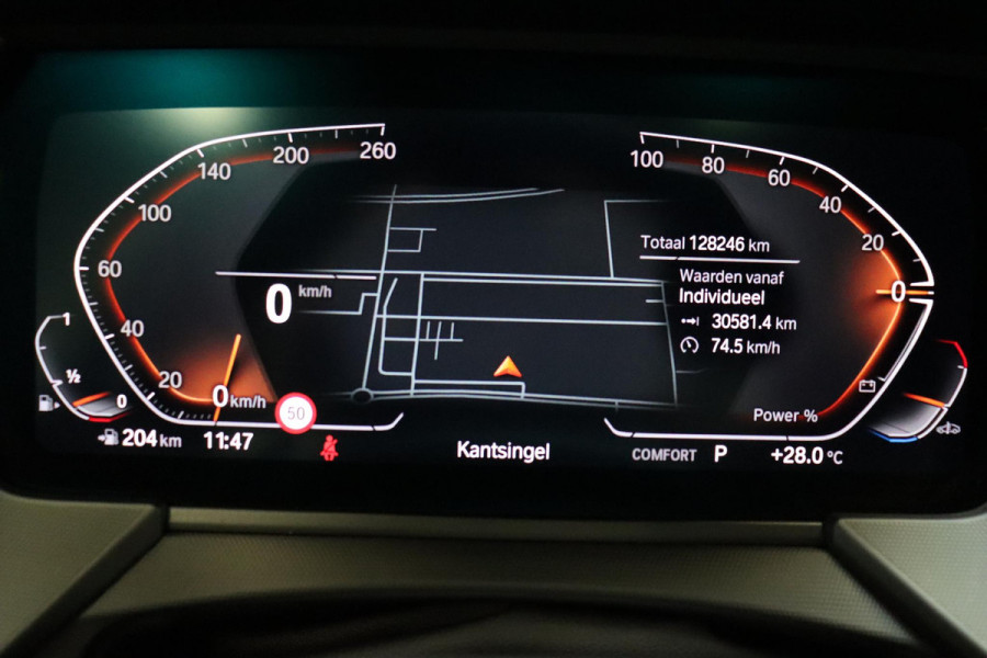 BMW 1-serie 118i M Sport Pakkt Automaat / Live Cockpit Professional / Panoramadak / Sportstoelen / Active Guard Plus / Achteruitrijcamera / Parkeersensoren voor + achter / Climate Control / Bluetooth / Extra Getint Glas / Cruise Control / DAB
