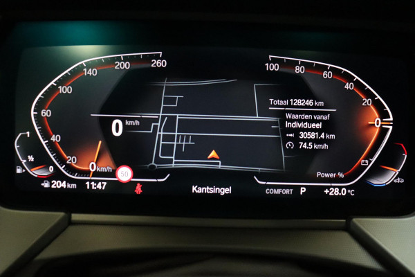 BMW 1-serie 118i M Sport Pakkt Automaat / Live Cockpit Professional / Panoramadak / Sportstoelen / Active Guard Plus / Achteruitrijcamera / Parkeersensoren voor + achter / Climate Control / Bluetooth / Extra Getint Glas / Cruise Control / DAB