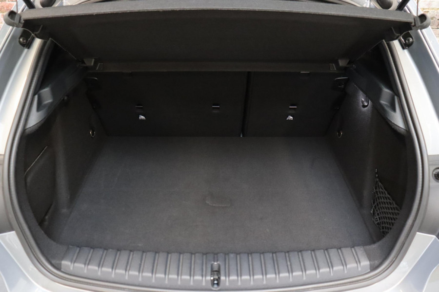 BMW 1-serie 118i M Sport Pakkt Automaat / Live Cockpit Professional / Panoramadak / Sportstoelen / Active Guard Plus / Achteruitrijcamera / Parkeersensoren voor + achter / Climate Control / Bluetooth / Extra Getint Glas / Cruise Control / DAB