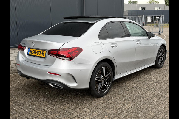 Mercedes-Benz A-Klasse 250 e AMG Line 18''/SOH 100%/Panoramadak/Memory L&R/Trekhaak/Dodehoek/Keyless/Adaptieve cruise/Alarm/Sfeerverlichting/Camera/Apple Carplay & Android Auto
