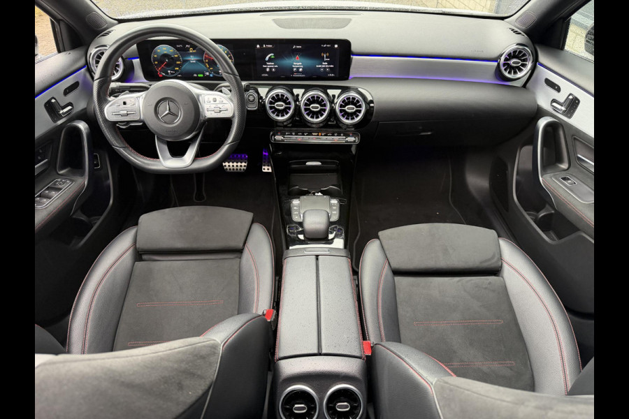 Mercedes-Benz A-Klasse 250 e AMG Line 18''/SOH 100%/Panoramadak/Memory L&R/Trekhaak/Dodehoek/Keyless/Adaptieve cruise/Alarm/Sfeerverlichting/Camera/Apple Carplay & Android Auto