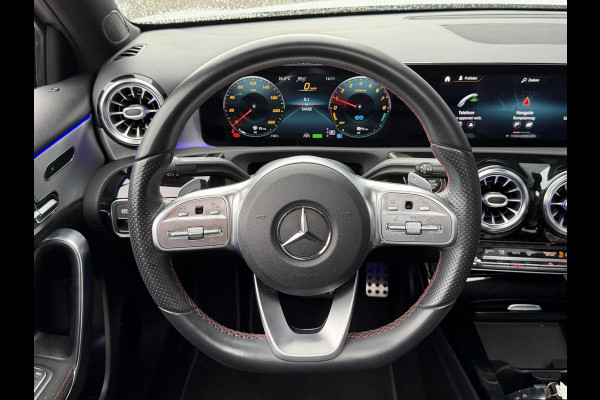 Mercedes-Benz A-Klasse 250 e AMG Line 18''/SOH 100%/Panoramadak/Memory L&R/Trekhaak/Dodehoek/Keyless/Adaptieve cruise/Alarm/Sfeerverlichting/Camera/Apple Carplay & Android Auto