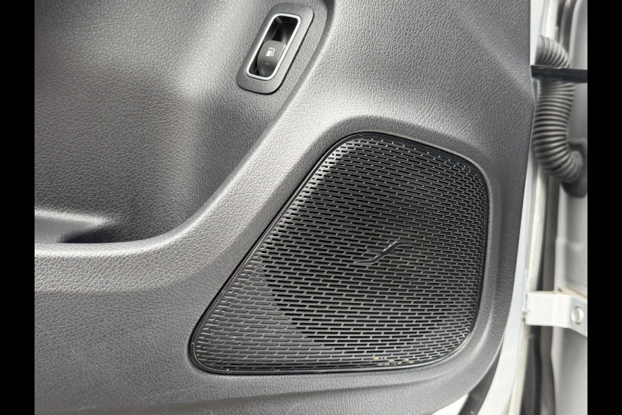 Mercedes-Benz A-Klasse 250 e AMG Line 18''/SOH 100%/Panoramadak/Memory L&R/Trekhaak/Dodehoek/Keyless/Adaptieve cruise/Alarm/Sfeerverlichting/Camera/Apple Carplay & Android Auto
