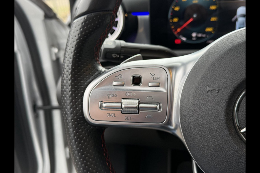Mercedes-Benz A-Klasse 250 e AMG Line 18''/SOH 100%/Panoramadak/Memory L&R/Trekhaak/Dodehoek/Keyless/Adaptieve cruise/Alarm/Sfeerverlichting/Camera/Apple Carplay & Android Auto