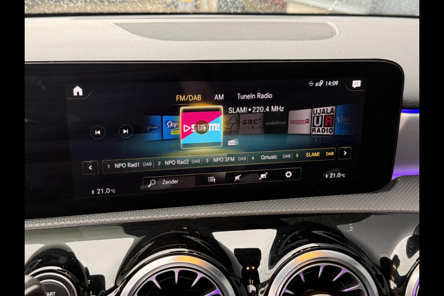 Mercedes-Benz A-Klasse 250 e AMG Line 18''/SOH 100%/Panoramadak/Memory L&R/Trekhaak/Dodehoek/Keyless/Adaptieve cruise/Alarm/Sfeerverlichting/Camera/Apple Carplay & Android Auto