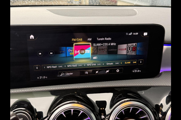 Mercedes-Benz A-Klasse 250 e AMG Line 18''/SOH 100%/Panoramadak/Memory L&R/Trekhaak/Dodehoek/Keyless/Adaptieve cruise/Alarm/Sfeerverlichting/Camera/Apple Carplay & Android Auto