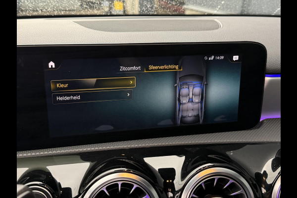 Mercedes-Benz A-Klasse 250 e AMG Line 18''/SOH 100%/Panoramadak/Memory L&R/Trekhaak/Dodehoek/Keyless/Adaptieve cruise/Alarm/Sfeerverlichting/Camera/Apple Carplay & Android Auto