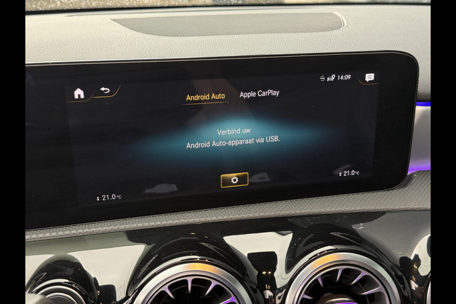 Mercedes-Benz A-Klasse 250 e AMG Line 18''/SOH 100%/Panoramadak/Memory L&R/Trekhaak/Dodehoek/Keyless/Adaptieve cruise/Alarm/Sfeerverlichting/Camera/Apple Carplay & Android Auto