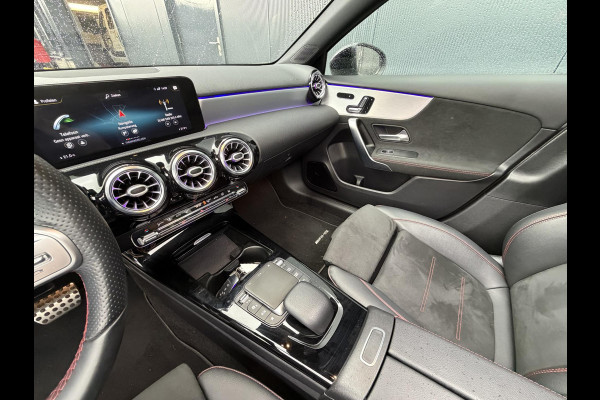 Mercedes-Benz A-Klasse 250 e AMG Line 18''/SOH 100%/Panoramadak/Memory L&R/Trekhaak/Dodehoek/Keyless/Adaptieve cruise/Alarm/Sfeerverlichting/Camera/Apple Carplay & Android Auto