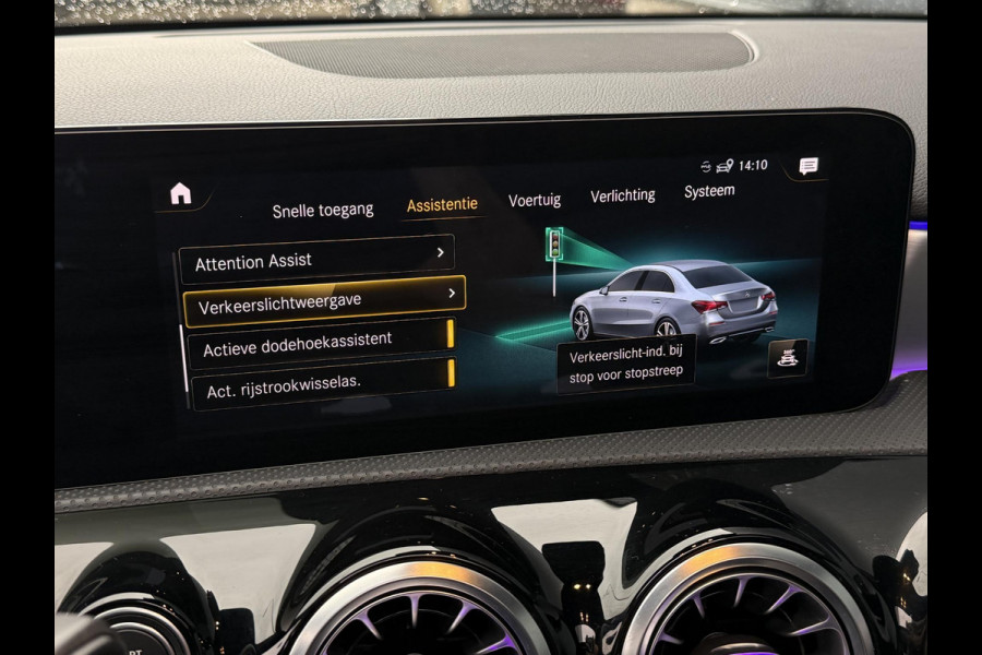 Mercedes-Benz A-Klasse 250 e AMG Line 18''/SOH 100%/Panoramadak/Memory L&R/Trekhaak/Dodehoek/Keyless/Adaptieve cruise/Alarm/Sfeerverlichting/Camera/Apple Carplay & Android Auto