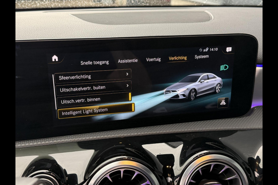 Mercedes-Benz A-Klasse 250 e AMG Line 18''/SOH 100%/Panoramadak/Memory L&R/Trekhaak/Dodehoek/Keyless/Adaptieve cruise/Alarm/Sfeerverlichting/Camera/Apple Carplay & Android Auto