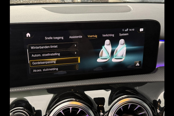 Mercedes-Benz A-Klasse 250 e AMG Line 18''/SOH 100%/Panoramadak/Memory L&R/Trekhaak/Dodehoek/Keyless/Adaptieve cruise/Alarm/Sfeerverlichting/Camera/Apple Carplay & Android Auto