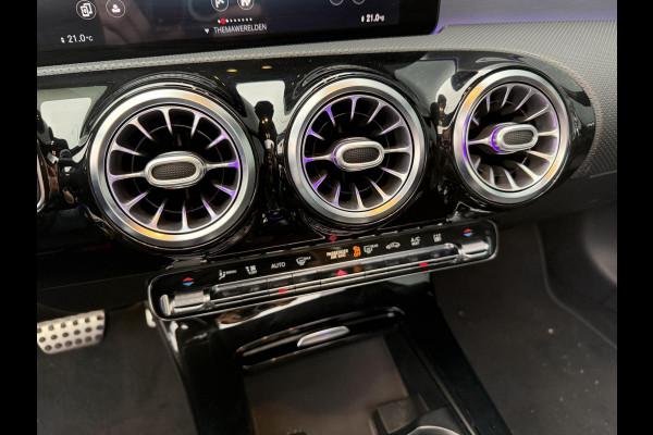 Mercedes-Benz A-Klasse 250 e AMG Line 18''/SOH 100%/Panoramadak/Memory L&R/Trekhaak/Dodehoek/Keyless/Adaptieve cruise/Alarm/Sfeerverlichting/Camera/Apple Carplay & Android Auto