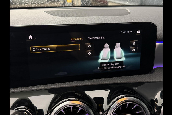 Mercedes-Benz A-Klasse 250 e AMG Line 18''/SOH 100%/Panoramadak/Memory L&R/Trekhaak/Dodehoek/Keyless/Adaptieve cruise/Alarm/Sfeerverlichting/Camera/Apple Carplay & Android Auto