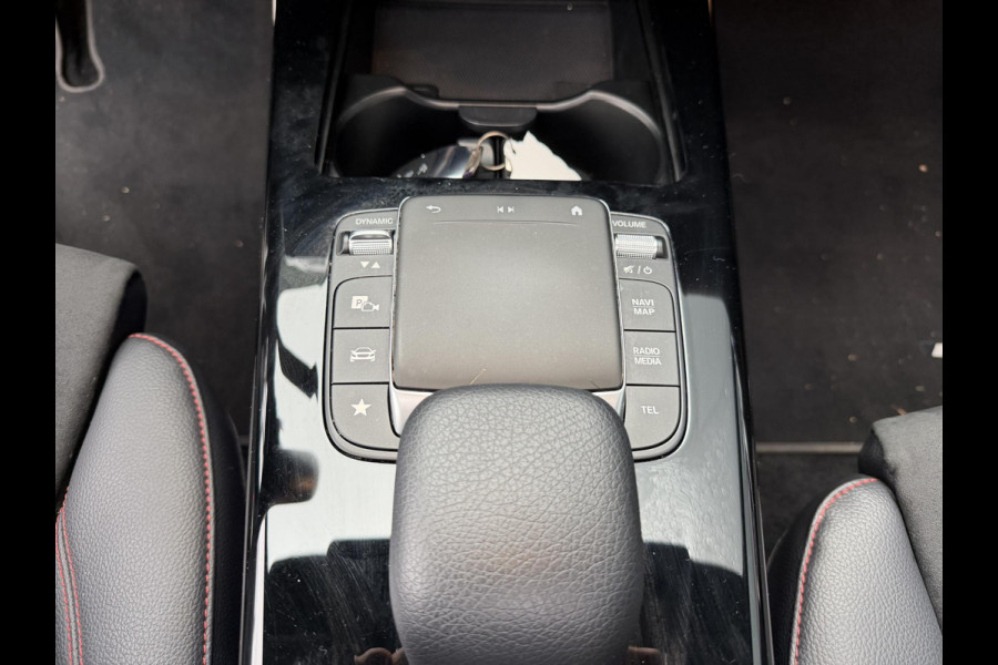 Mercedes-Benz A-Klasse 250 e AMG Line 18''/SOH 100%/Panoramadak/Memory L&R/Trekhaak/Dodehoek/Keyless/Adaptieve cruise/Alarm/Sfeerverlichting/Camera/Apple Carplay & Android Auto