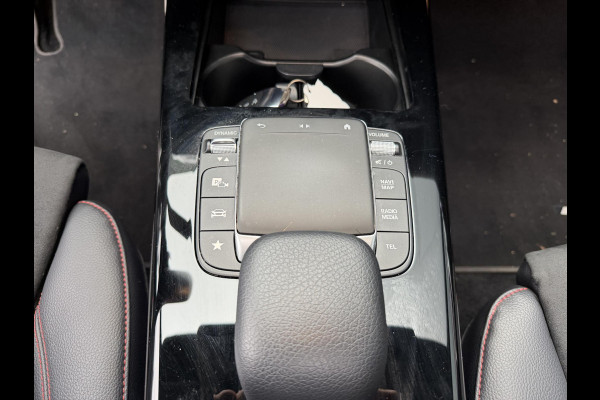 Mercedes-Benz A-Klasse 250 e AMG Line 18''/SOH 100%/Panoramadak/Memory L&R/Trekhaak/Dodehoek/Keyless/Adaptieve cruise/Alarm/Sfeerverlichting/Camera/Apple Carplay & Android Auto