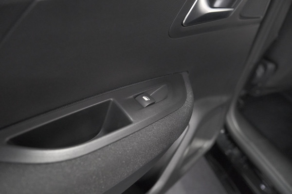 Peugeot 2008 PureTech 130 EAT8 Active Pack | Trekhaak | Camera | Navigatie | Parkeersensoren | Apple Carplay