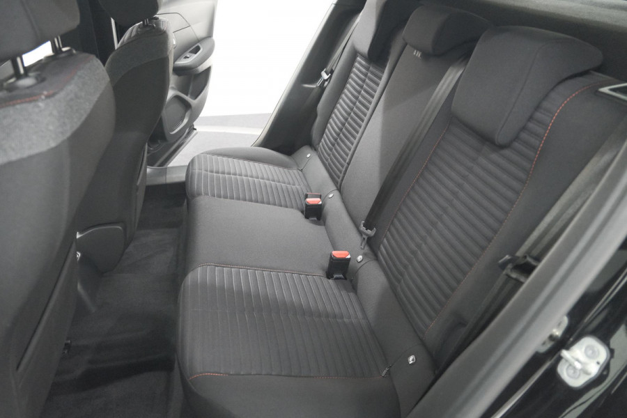 Peugeot 2008 PureTech 130 EAT8 Active Pack | Trekhaak | Camera | Navigatie | Parkeersensoren | Apple Carplay