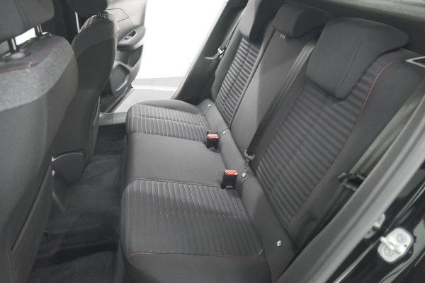 Peugeot 2008 PureTech 130 EAT8 Active Pack | Trekhaak | Camera | Navigatie | Parkeersensoren | Apple Carplay