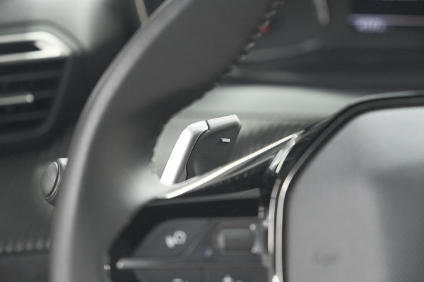 Peugeot 2008 PureTech 130 EAT8 Active Pack | Trekhaak | Camera | Navigatie | Parkeersensoren | Apple Carplay
