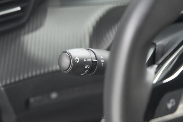 Peugeot 2008 PureTech 130 EAT8 Active Pack | Trekhaak | Camera | Navigatie | Parkeersensoren | Apple Carplay