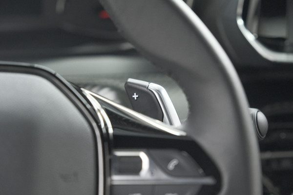 Peugeot 2008 PureTech 130 EAT8 Active Pack | Trekhaak | Camera | Navigatie | Parkeersensoren | Apple Carplay