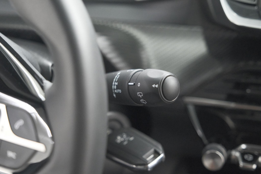 Peugeot 2008 PureTech 130 EAT8 Active Pack | Trekhaak | Camera | Navigatie | Parkeersensoren | Apple Carplay
